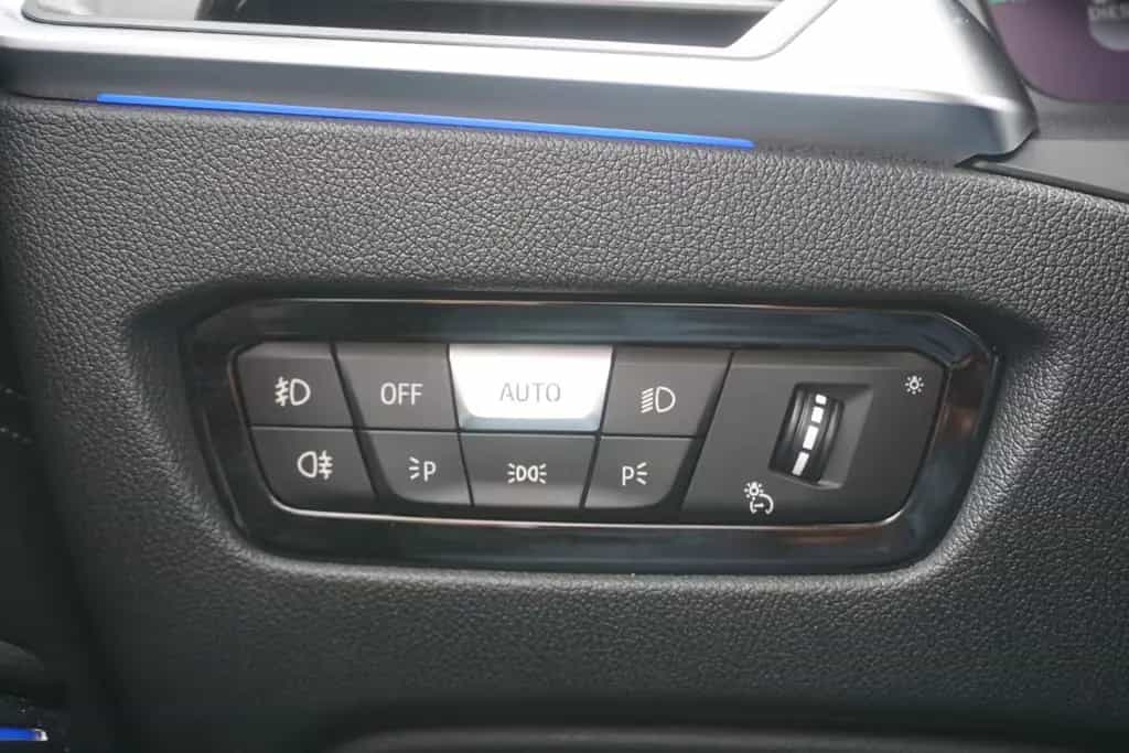 BMW 320 d Touring Sport Line Aut. LED Navi Panorama 01/2021-photo-16