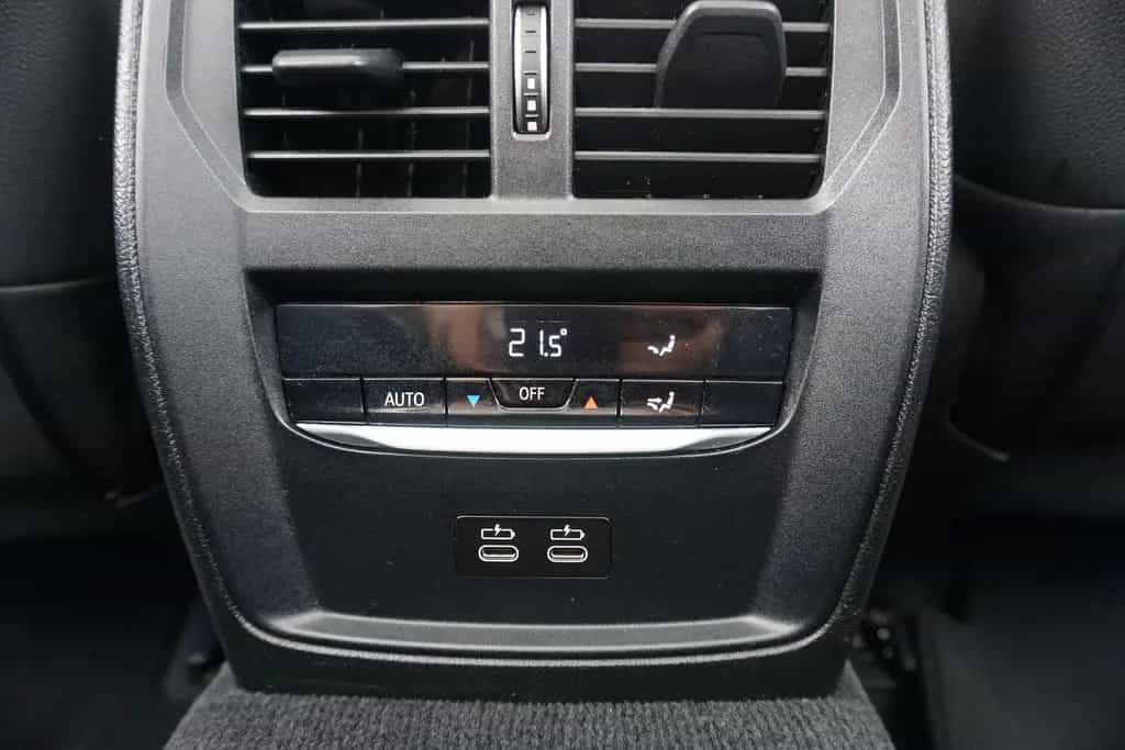 BMW 320 d Touring Sport Line Aut. LED Navi Panorama 01/2021-photo-17