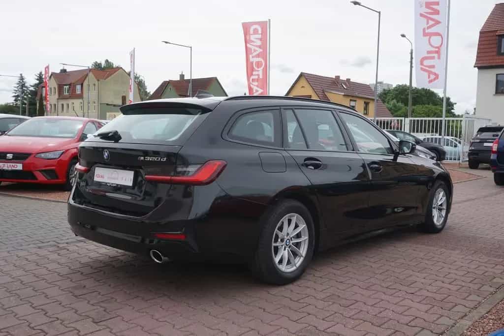 BMW 320 d Touring Sport Line Aut. LED Navi Panorama 01/2021-photo-2