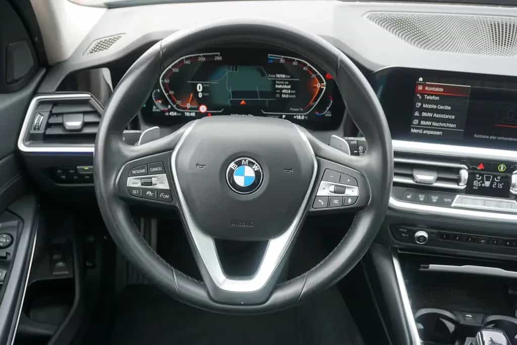 BMW 320 d Touring Sport Line Aut. LED Navi Panorama 01/2021-photo-22