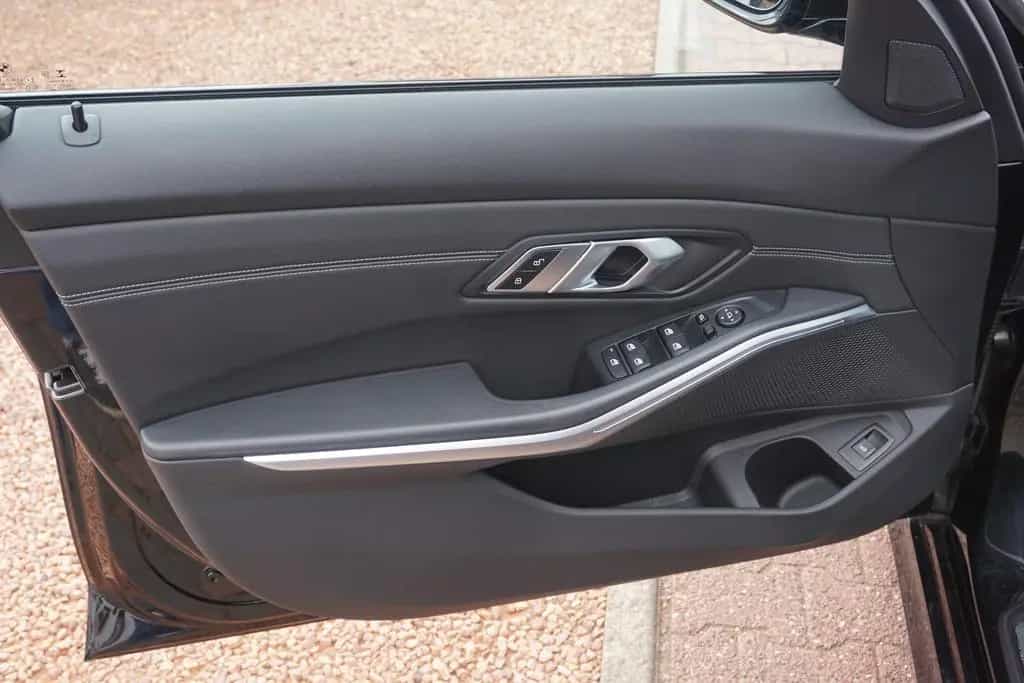 BMW 320 d Touring Sport Line Aut. LED Navi Panorama 01/2021-photo-26