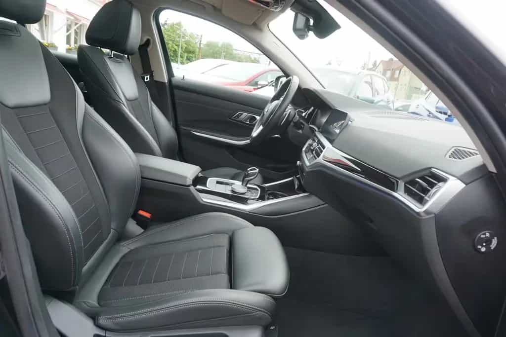 BMW 320 d Touring Sport Line Aut. LED Navi Panorama 01/2021-photo-27