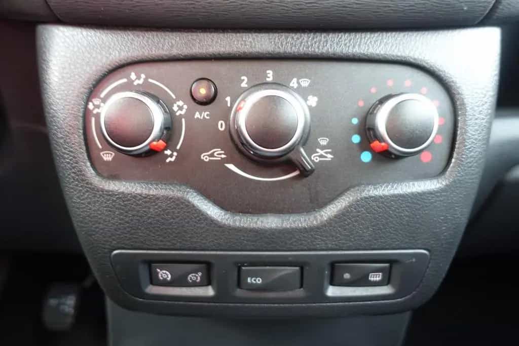 Dacia Lodgy Stepway 1.2 TCe 7-Sitzer Navi Sitzheizung 08/2018-photo-16