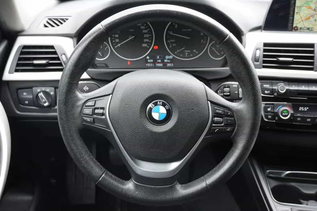 BMW 318 i Advantage Navi Tempomat Sitzheizung PDC LED 06/2017-photo-12