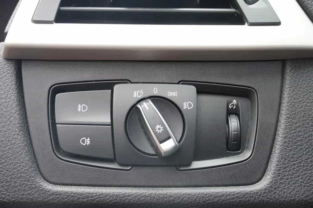 BMW 318 i Advantage Navi Tempomat Sitzheizung PDC LED 06/2017-photo-23