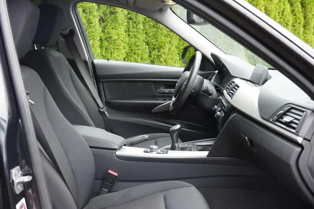 BMW 318 i Advantage Navi Tempomat Sitzheizung PDC LED 06/2017-photo-26