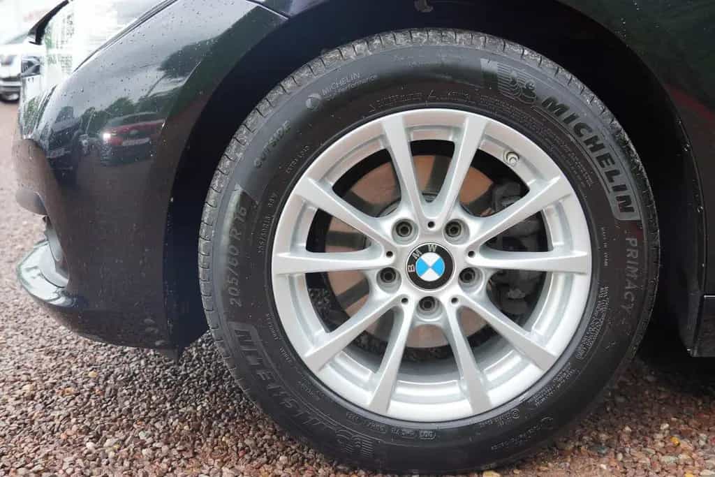 BMW 318 i Advantage Navi Tempomat Sitzheizung PDC LED 06/2017-photo-32