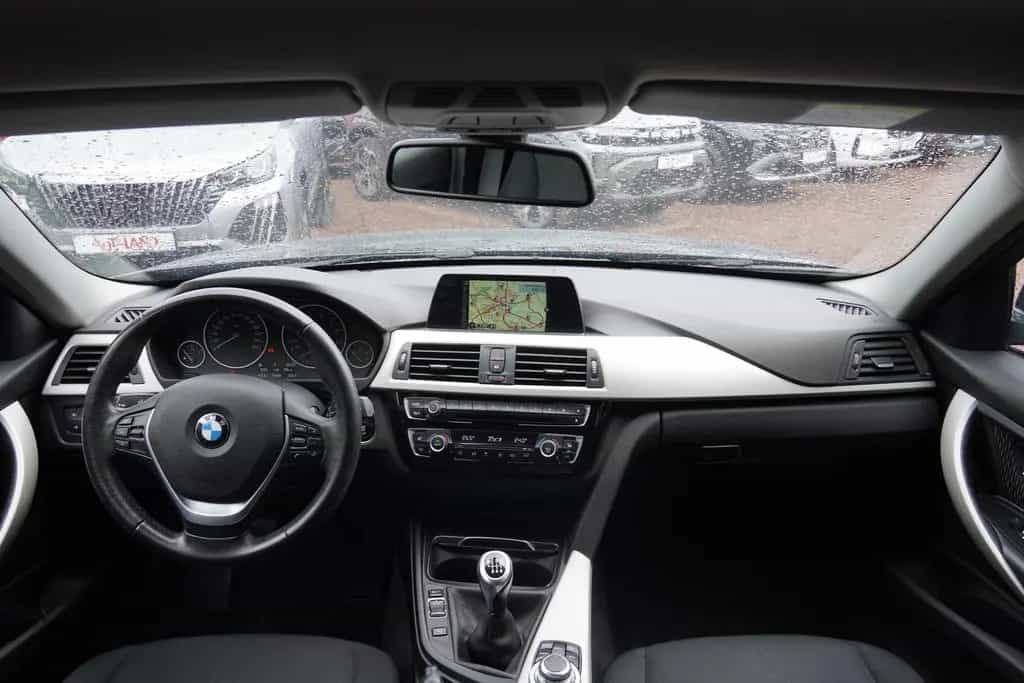 BMW 318 i Advantage Navi Tempomat Sitzheizung PDC LED 06/2017-photo-7