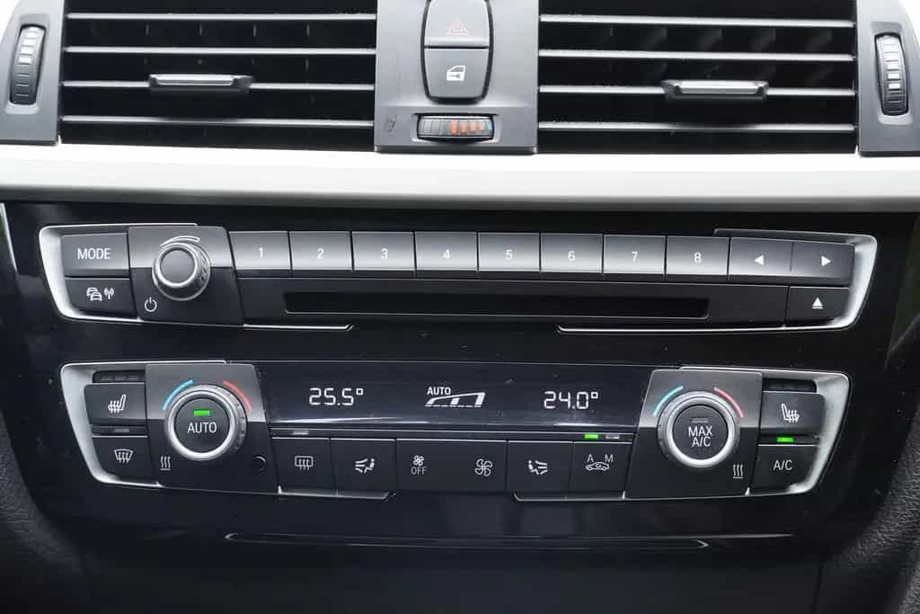 BMW 318 i Advantage Navi Tempomat Sitzheizung PDC LED 06/2017-photo-9
