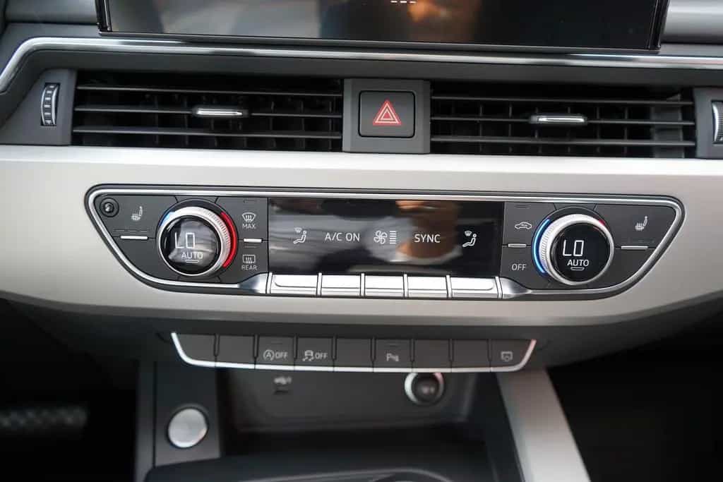Audi A4 TFSI advanced LED Navi ACC Sitzheizung Leder 02/2023-photo-12