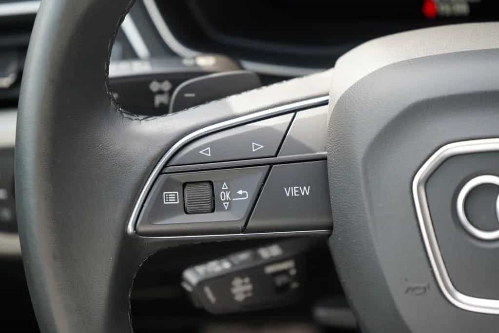 Audi A4 TFSI advanced LED Navi ACC Sitzheizung Leder 02/2023-photo-15