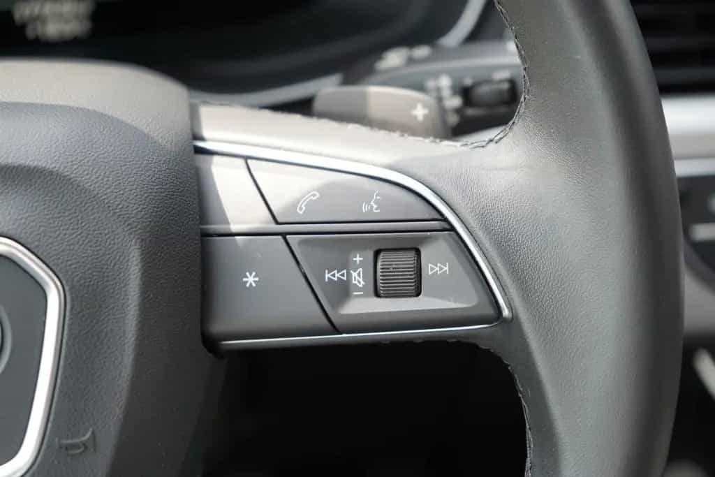 Audi A4 TFSI advanced LED Navi ACC Sitzheizung Leder 02/2023-photo-16