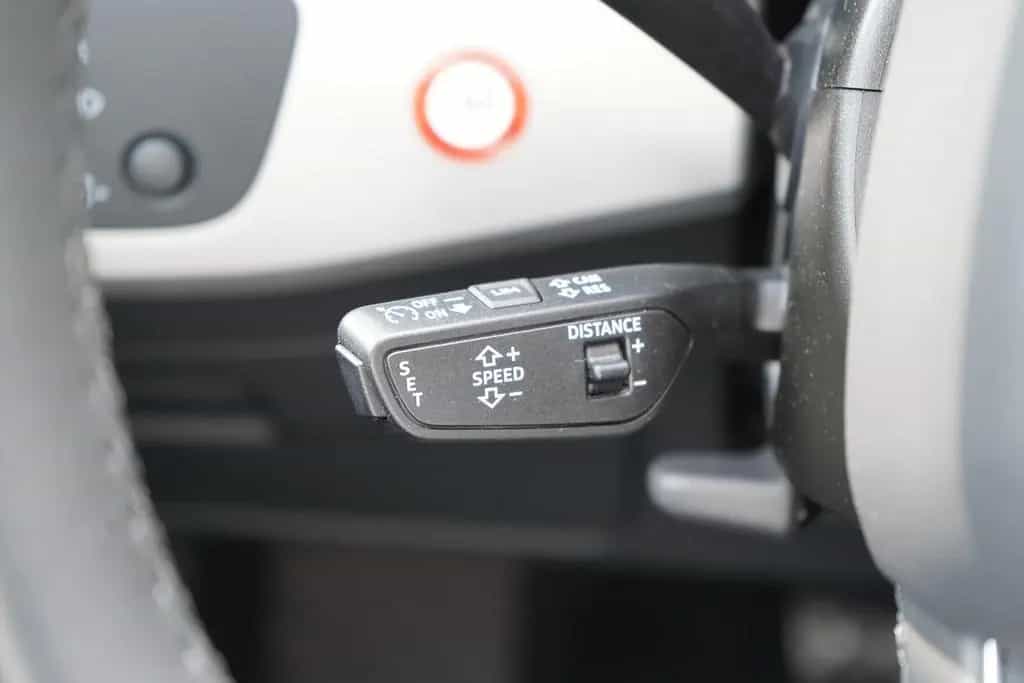 Audi A4 TFSI advanced LED Navi ACC Sitzheizung Leder 02/2023-photo-18