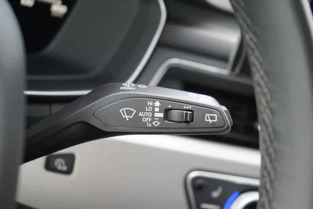 Audi A4 TFSI advanced LED Navi ACC Sitzheizung Leder 02/2023-photo-19