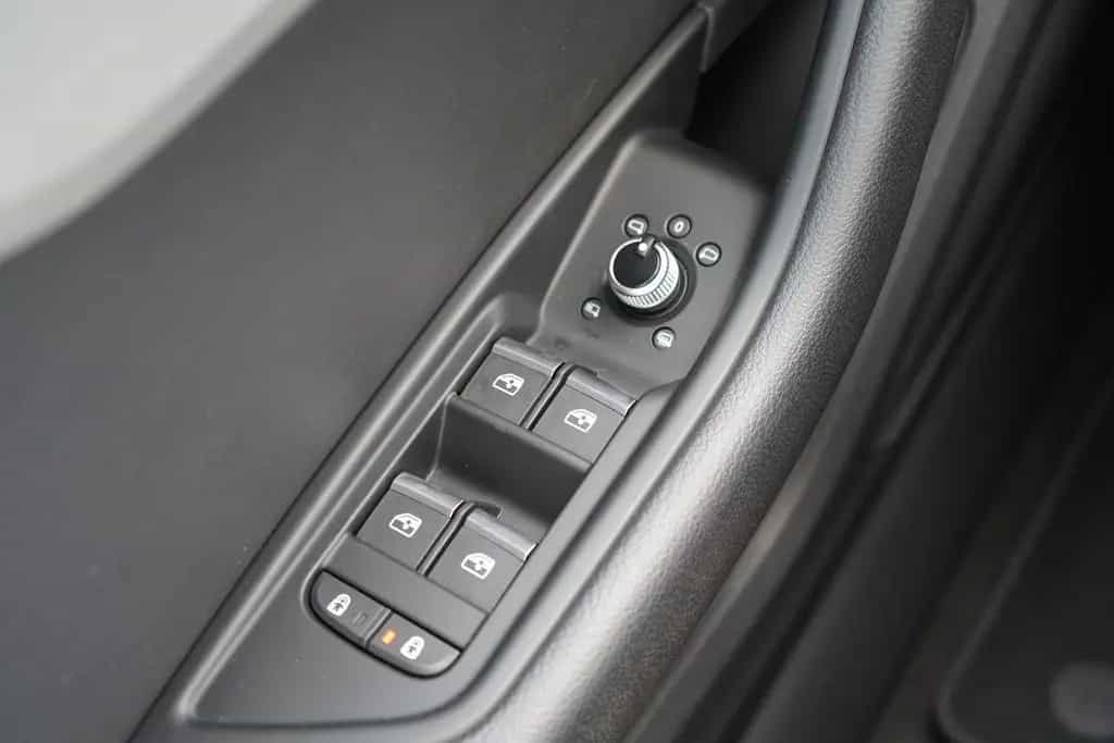 Audi A4 TFSI advanced LED Navi ACC Sitzheizung Leder 02/2023-photo-22
