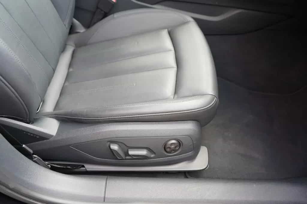 Audi A4 TFSI advanced LED Navi ACC Sitzheizung Leder 02/2023-photo-24