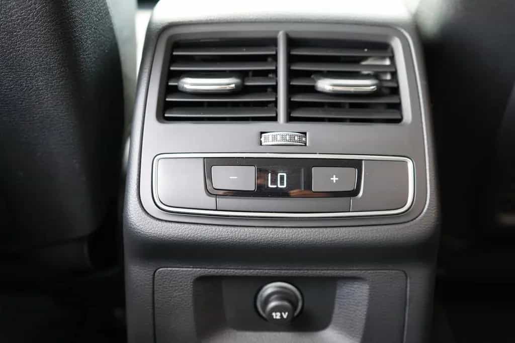 Audi A4 TFSI advanced LED Navi ACC Sitzheizung Leder 02/2023-photo-26