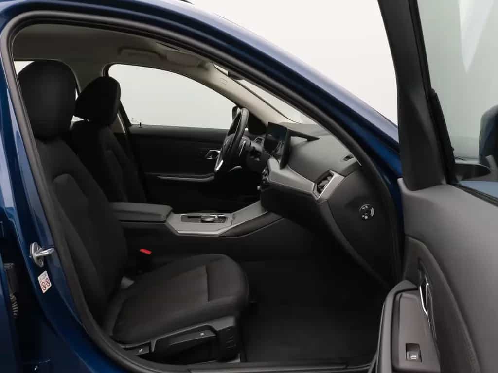 BMW 318 i DAB CockPit+ Widscreen Geschwindigkeitsreg 03/2023-photo-24