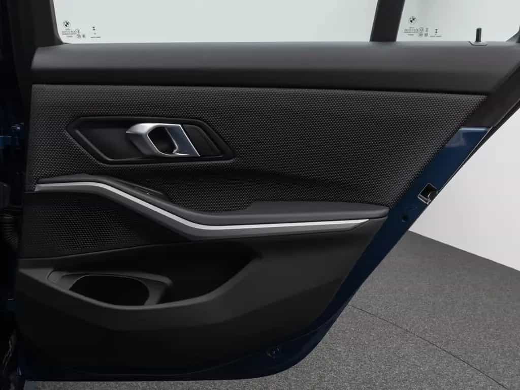 BMW 318 i DAB CockPit+ Widscreen Geschwindigkeitsreg 03/2023-photo-31