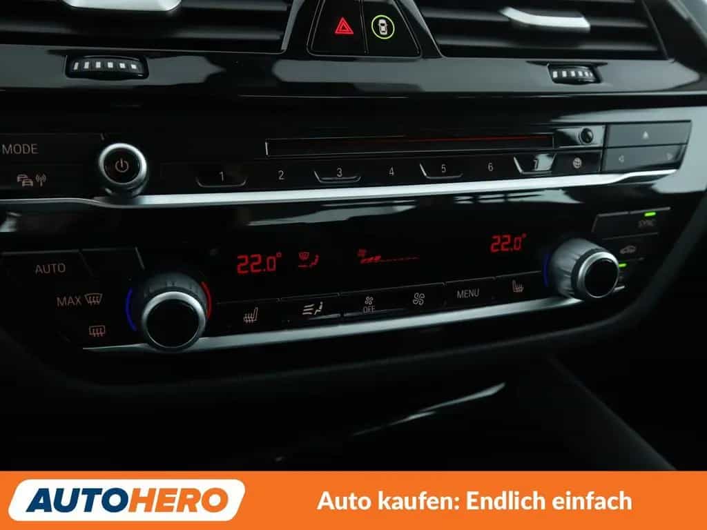 BMW 520 5er 520i Sport Line Aut.*NAVI*LED*ACC*PDC*SHZ* 06/2019-photo-22