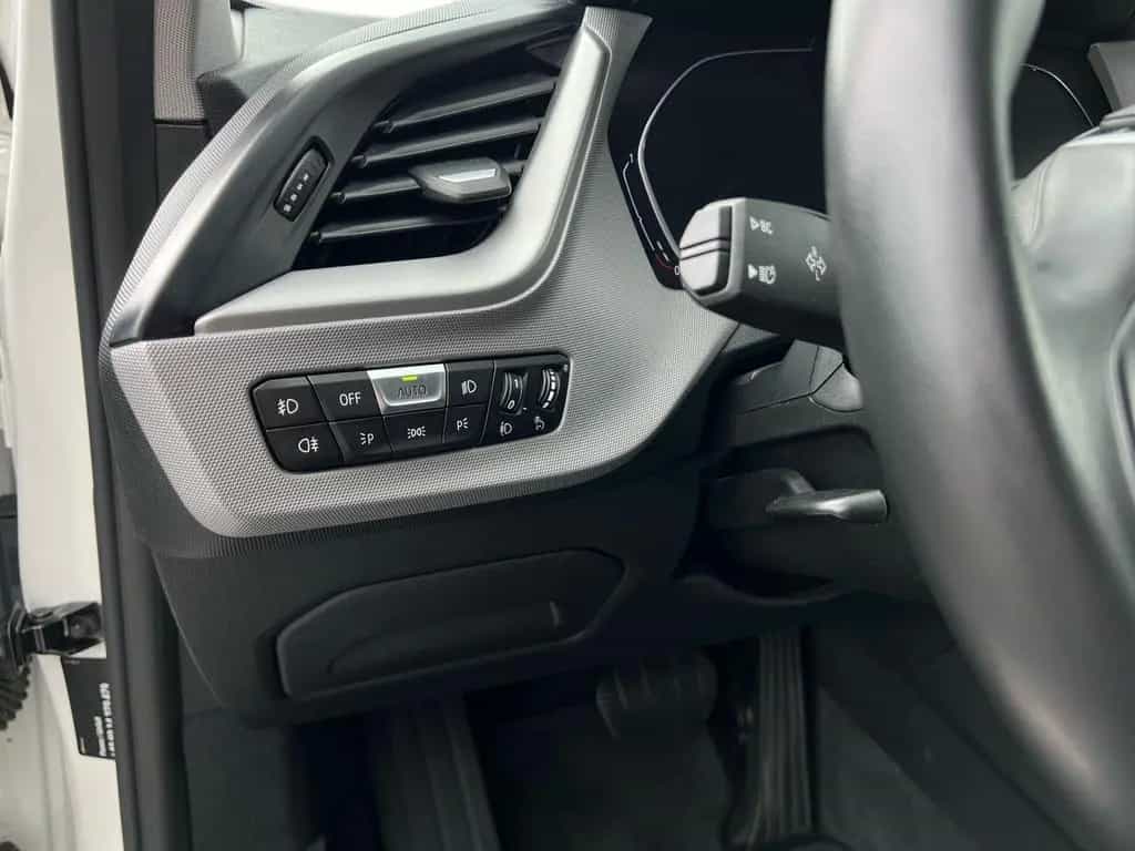 BMW 120 i ADVANTAGE AUTOMATIK LED SITZHEIZUNG 01/2022-photo-16