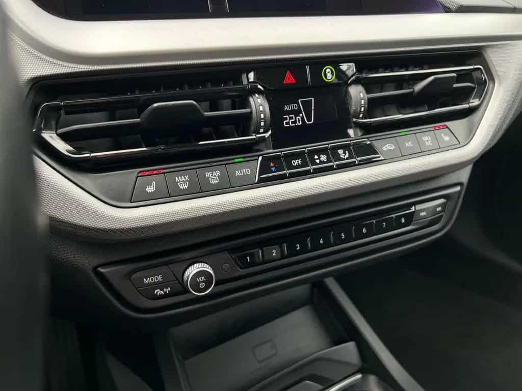 BMW 120 i ADVANTAGE AUTOMATIK LED SITZHEIZUNG 01/2022-photo-18
