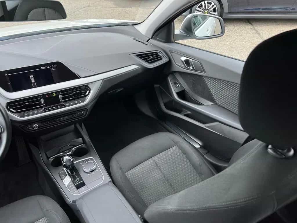 BMW 120 i ADVANTAGE AUTOMATIK LED SITZHEIZUNG 01/2022-photo-29