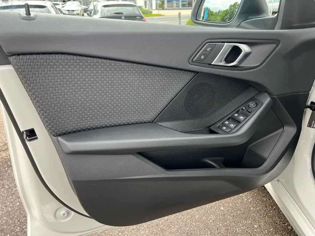 BMW 120 i ADVANTAGE AUTOMATIK LED SITZHEIZUNG 01/2022-photo-31