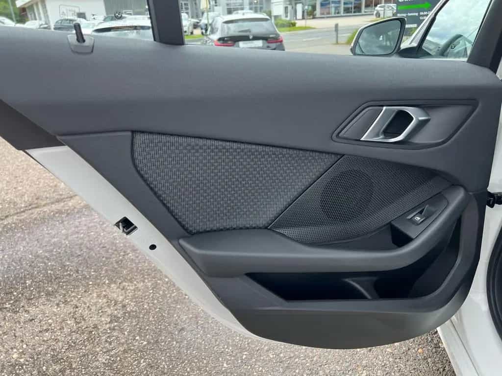 BMW 120 i ADVANTAGE AUTOMATIK LED SITZHEIZUNG 01/2022-photo-32