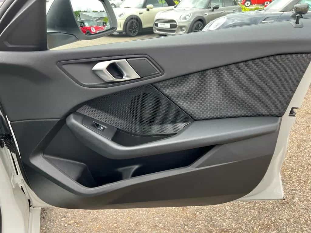 BMW 120 i ADVANTAGE AUTOMATIK LED SITZHEIZUNG 01/2022-photo-33