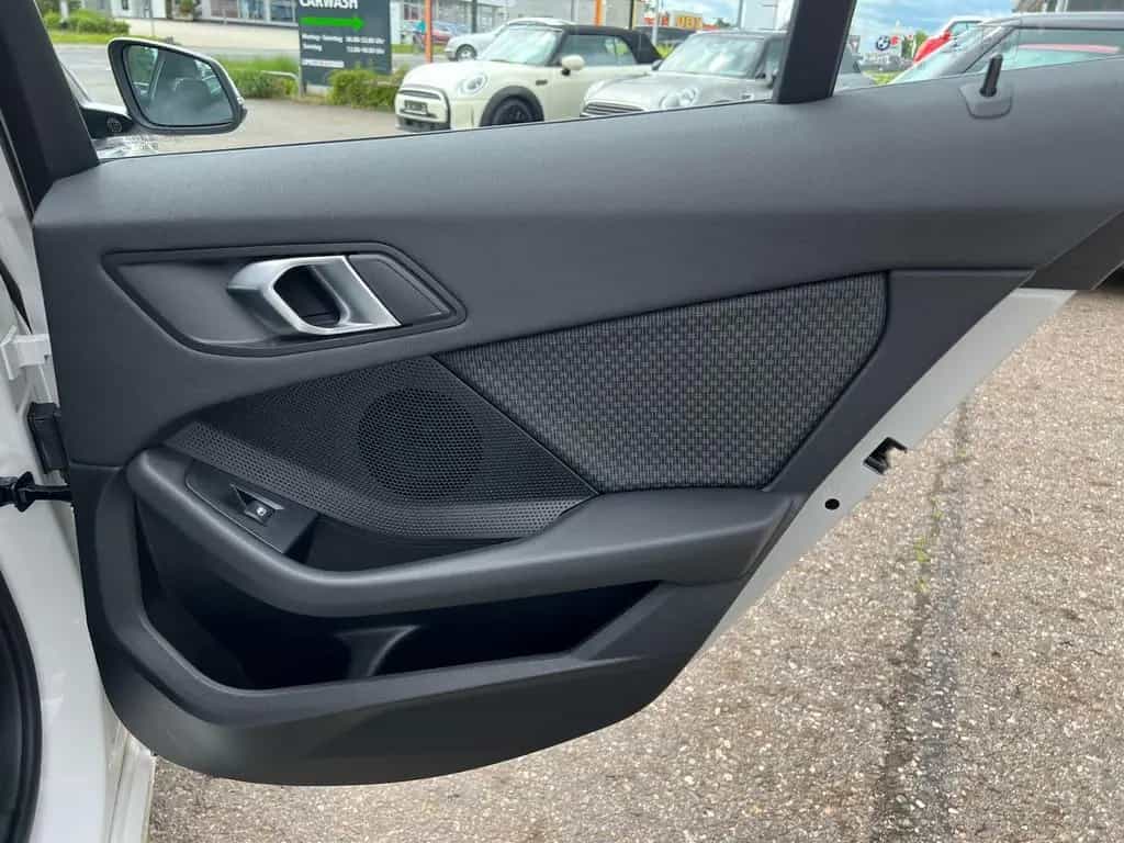 BMW 120 i ADVANTAGE AUTOMATIK LED SITZHEIZUNG 01/2022-photo-34