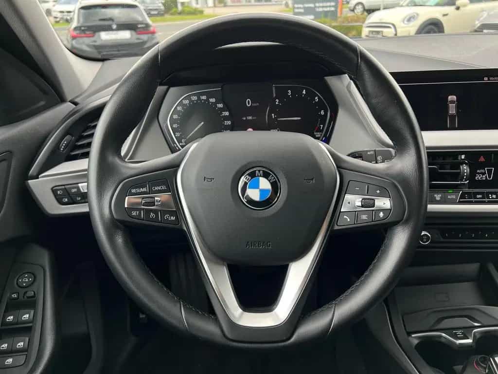 BMW 120 i ADVANTAGE AUTOMATIK LED SITZHEIZUNG 01/2022-photo-9