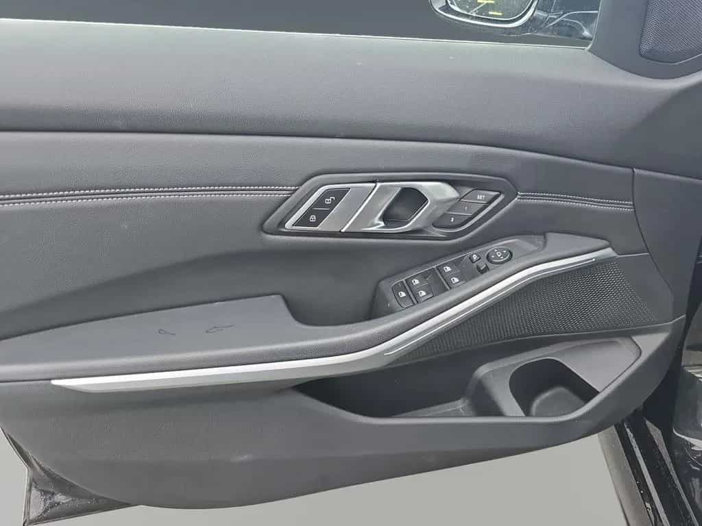 BMW 320 d Glasdach*Memory*Live Cockpit Prof* 03/2022-photo-17