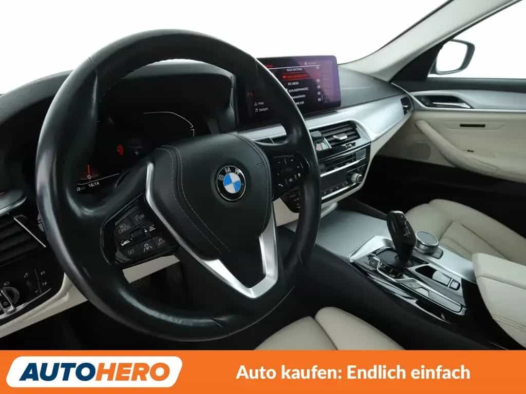 BMW 520 d Mild-Hybrid Aut.*NAVI*360CAM*ACC*SHZ*ALU* 11/2020-photo-10