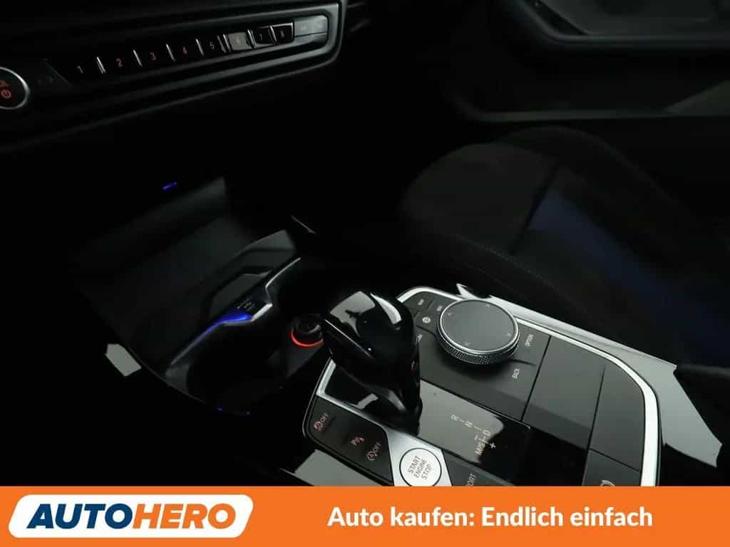 BMW M135 1er M135i xDrive Aut.*NAVI*HEAD-UP*LED*TEMPO*PDC 01/2021-photo-30