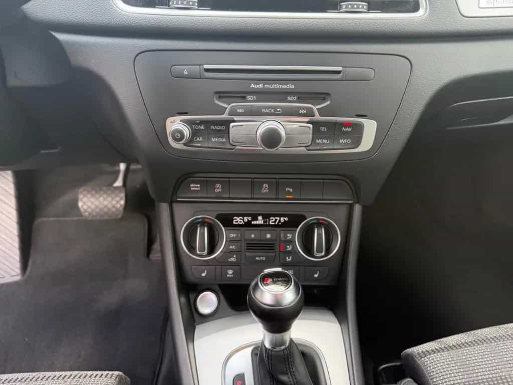 Audi Q3 sport quattro / Scheckheftgepflegt / Kamera 04/2015-photo-10