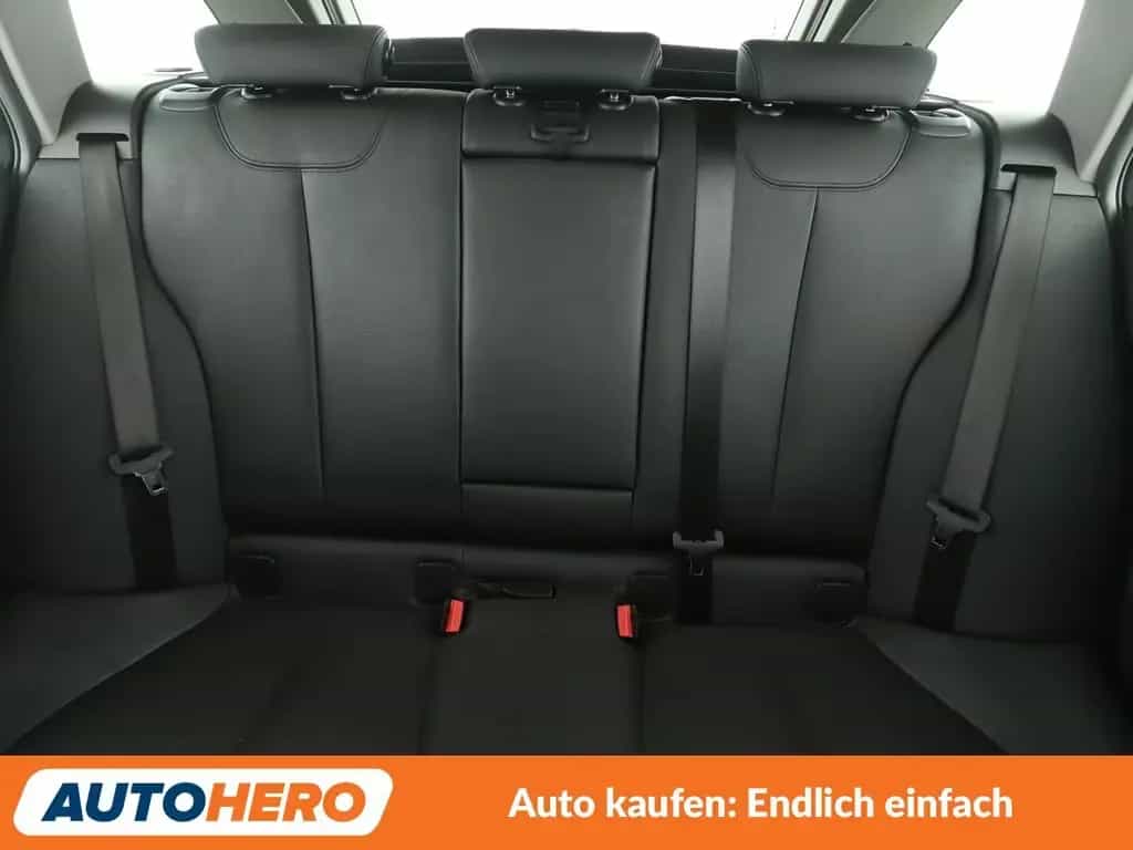 BMW 330 i xDrive Luxury Line Aut.*NAVI*LED*TEMPO*PANO 04/2018-photo-15