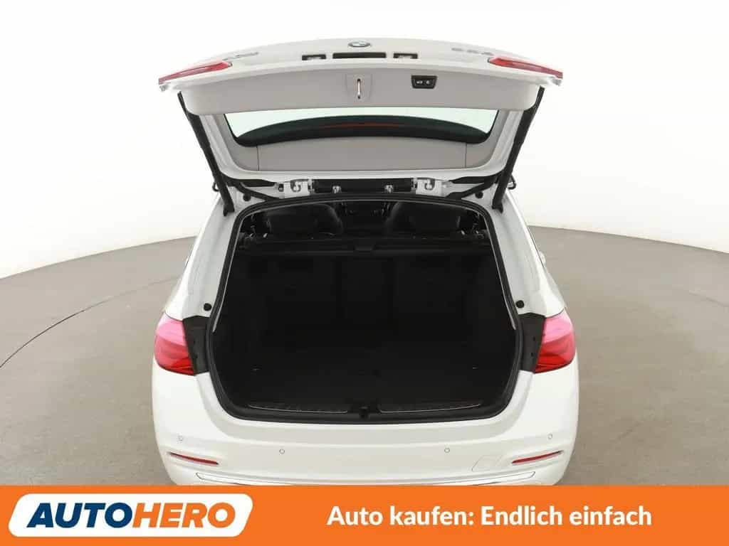 BMW 330 i xDrive Luxury Line Aut.*NAVI*LED*TEMPO*PANO 04/2018-photo-16
