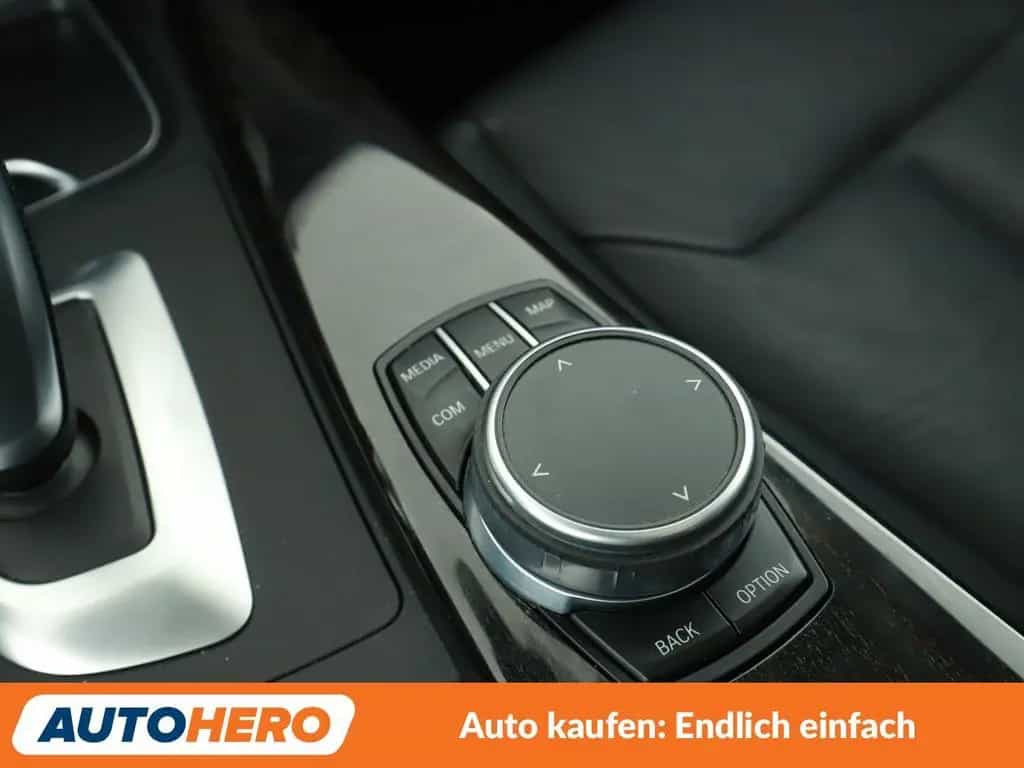 BMW 330 i xDrive Luxury Line Aut.*NAVI*LED*TEMPO*PANO 04/2018-photo-25