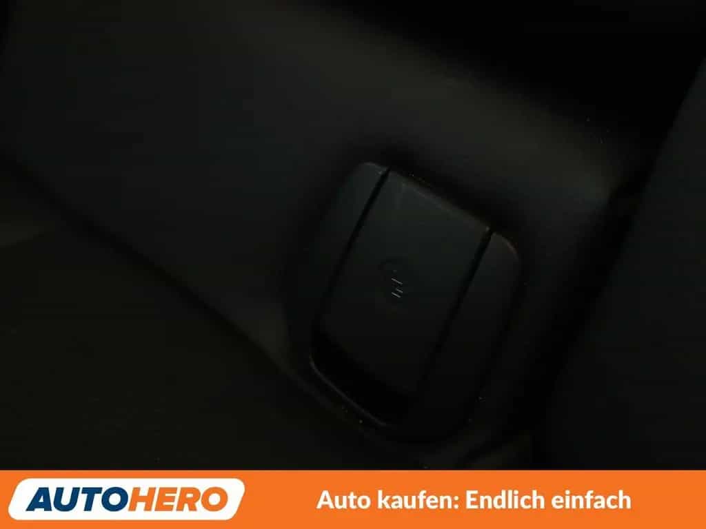 BMW 330 i xDrive Luxury Line Aut.*NAVI*LED*TEMPO*PANO 04/2018-photo-28