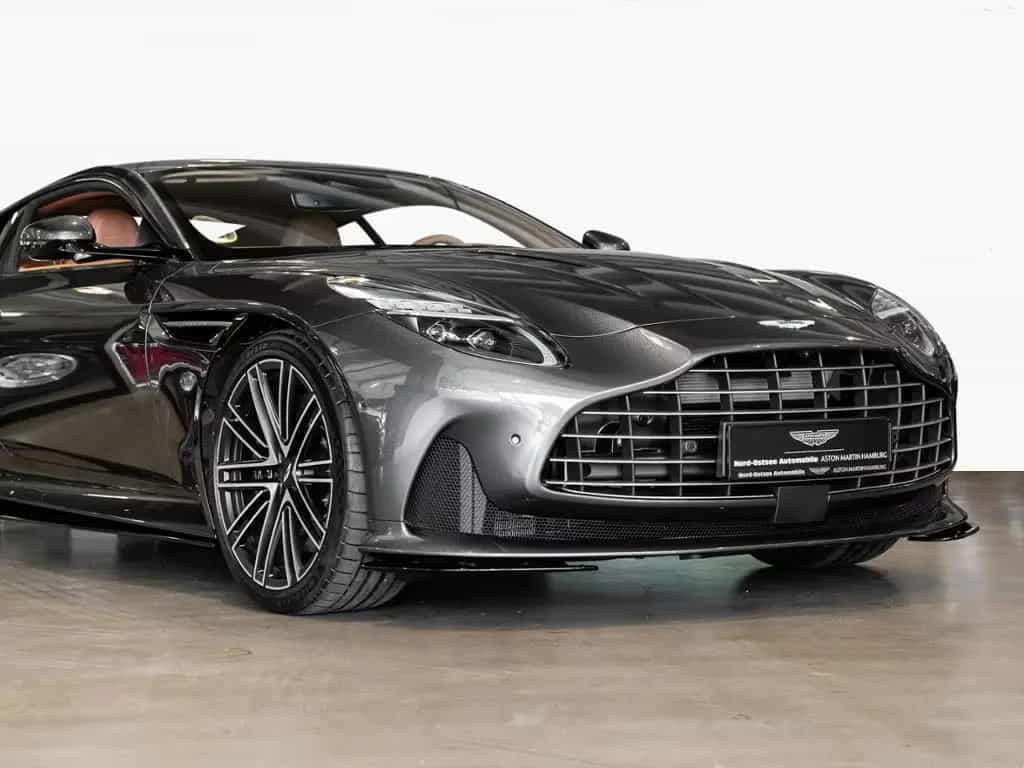 Aston Martin DB12 Coupe Aston Martin Hamburg null-photo-16