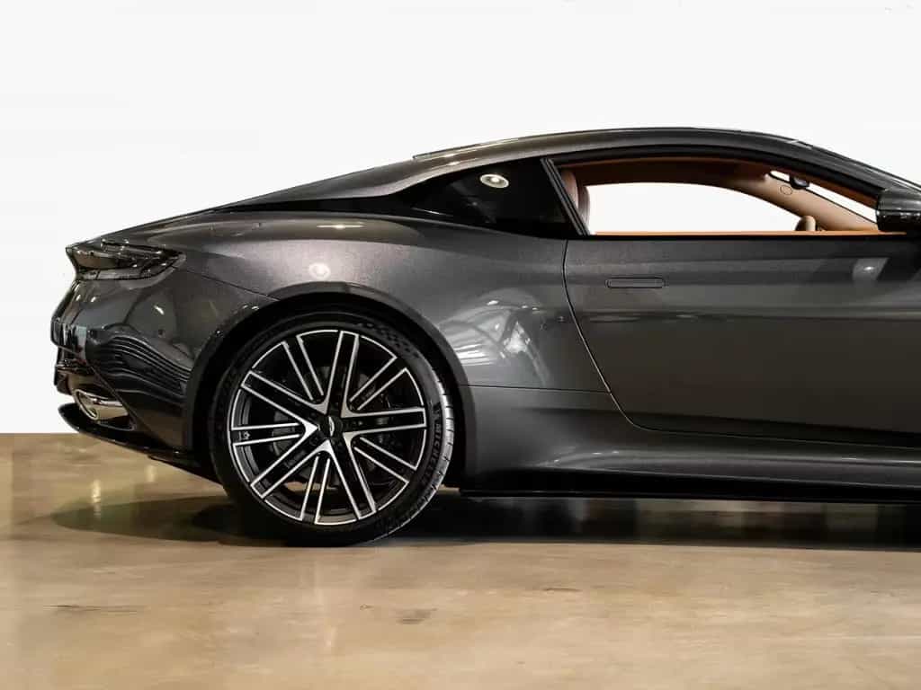 Aston Martin DB12 Coupe Aston Martin Hamburg null-photo-19