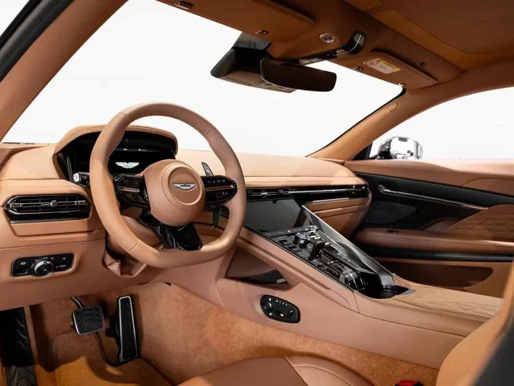 Aston Martin DB12 Coupe Aston Martin Hamburg null-photo-2