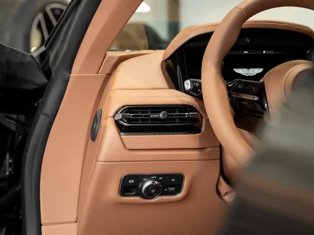 Aston Martin DB12 Coupe Aston Martin Hamburg null-photo-26