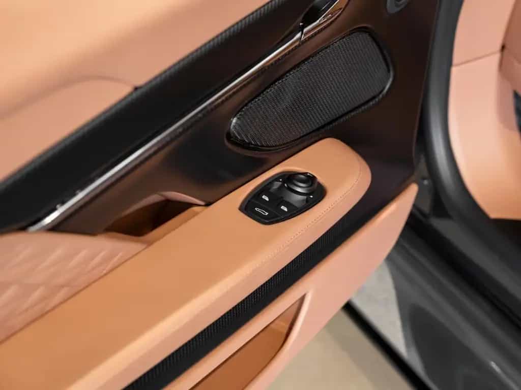 Aston Martin DB12 Coupe Aston Martin Hamburg null-photo-28