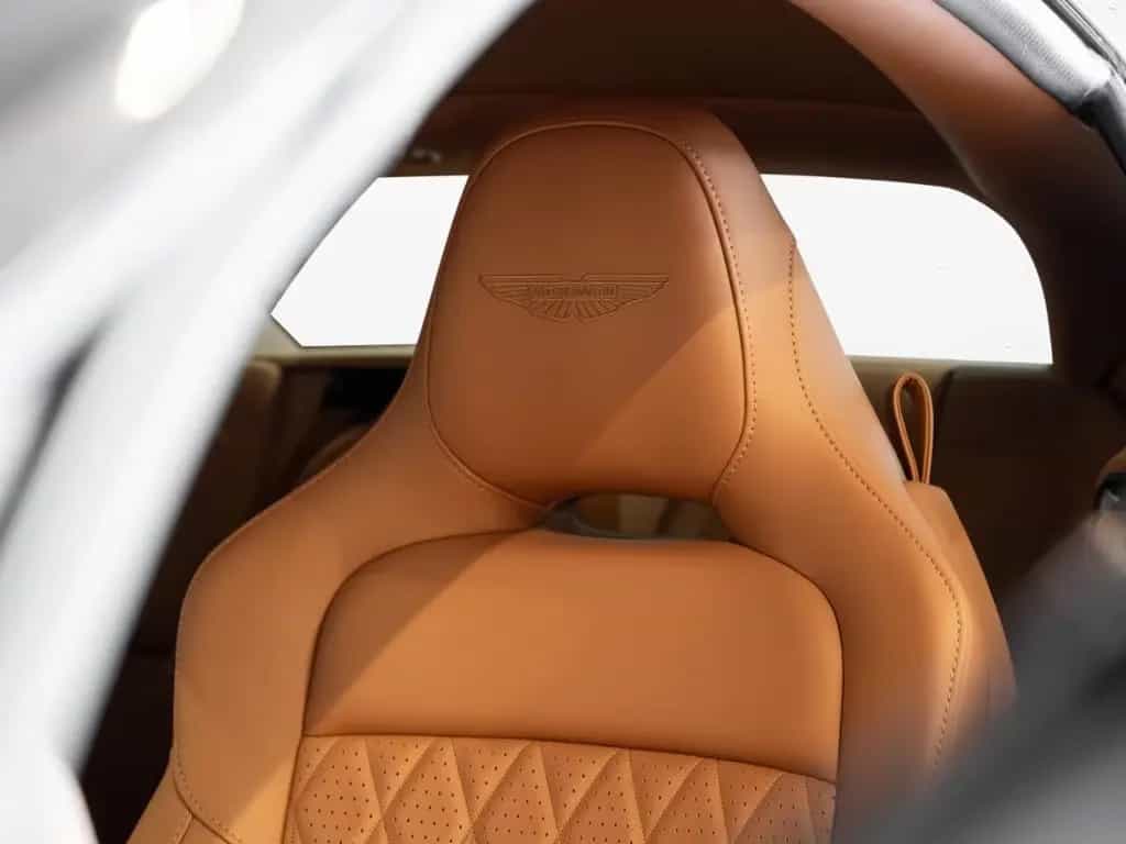 Aston Martin DB12 Coupe Aston Martin Hamburg null-photo-4