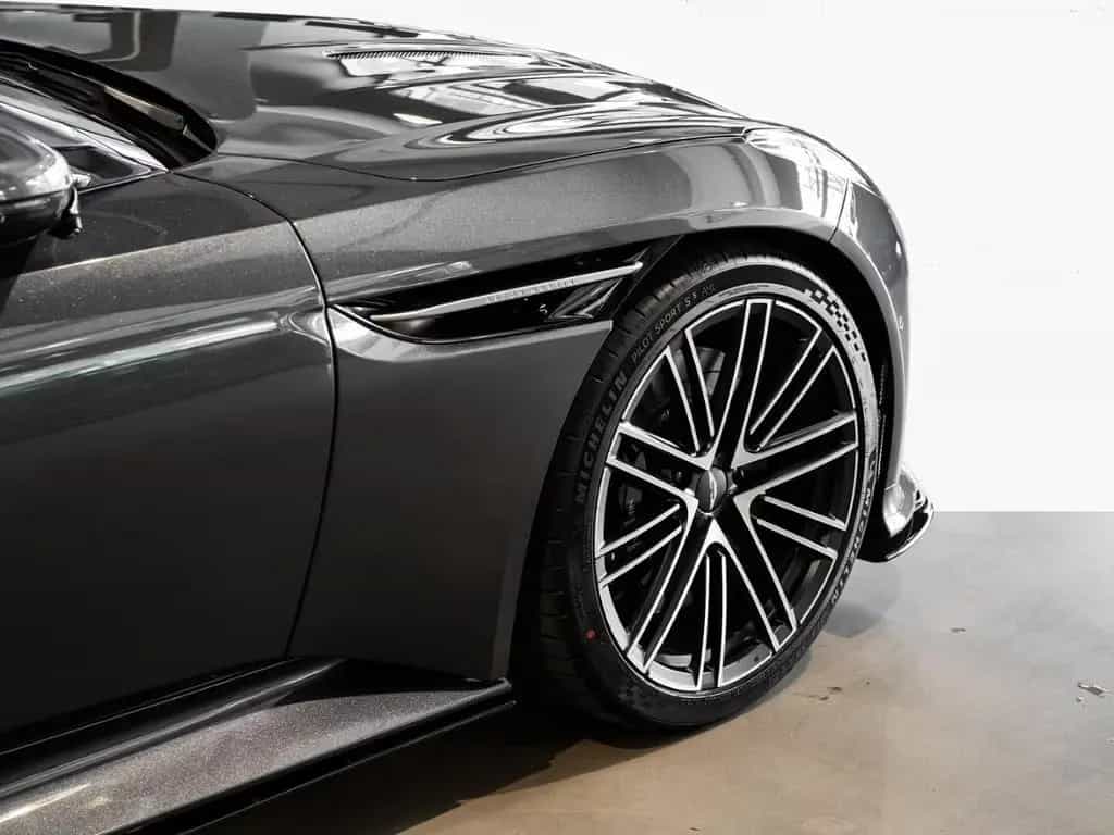 Aston Martin DB12 Coupe Aston Martin Hamburg null-photo-8