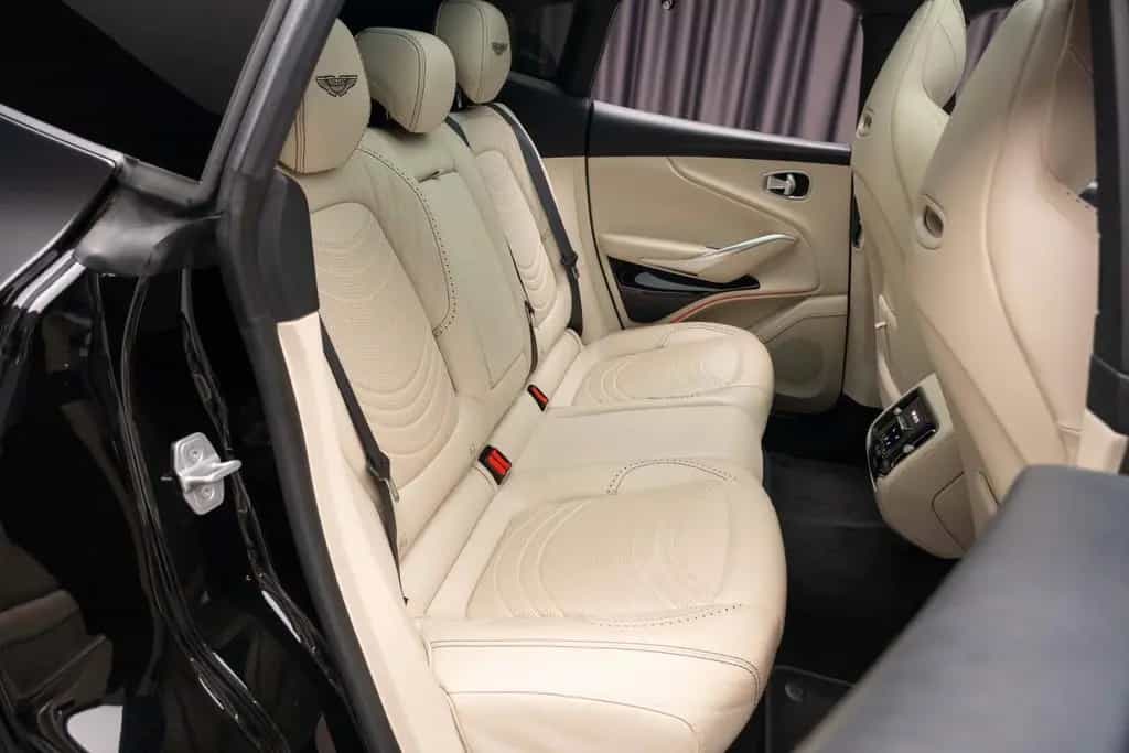 Aston Martin DBX 4.0 V8 03/2022-photo-24
