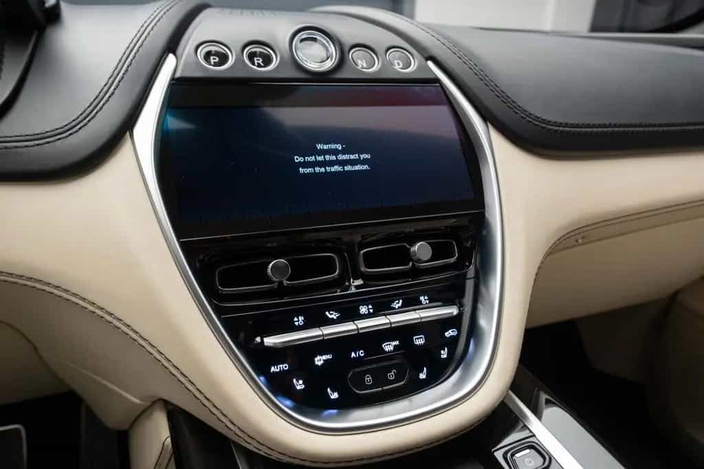 Aston Martin DBX 4.0 V8 03/2022-photo-25
