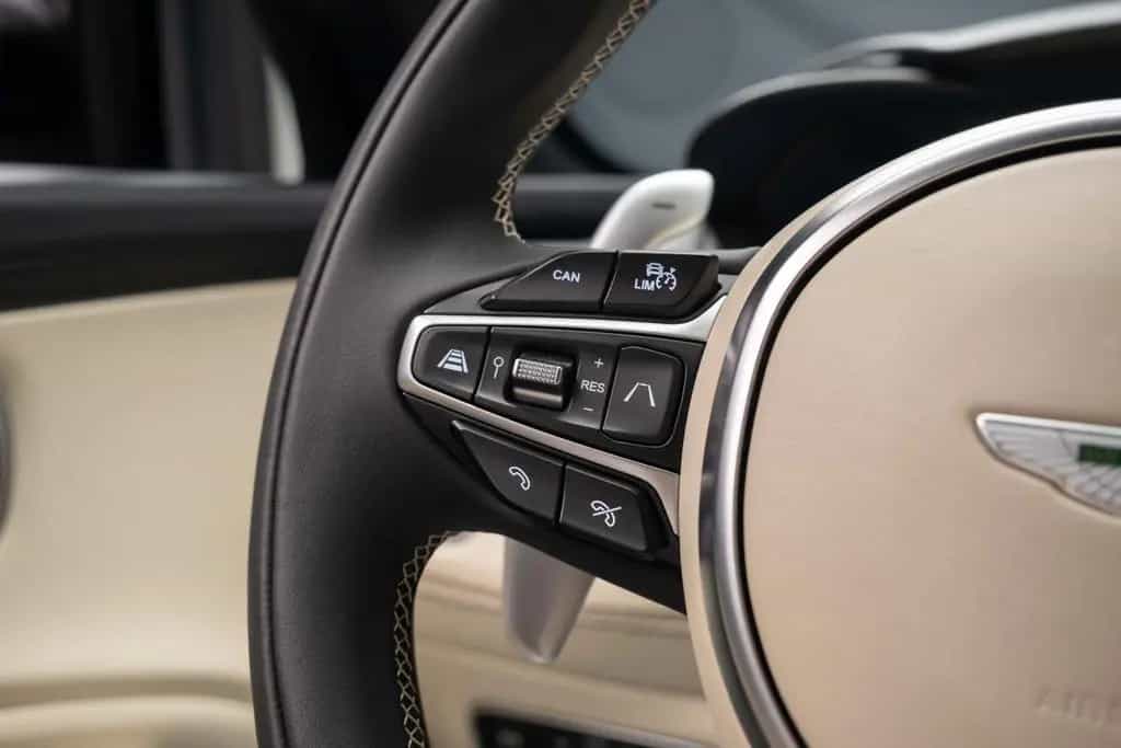 Aston Martin DBX 4.0 V8 03/2022-photo-28